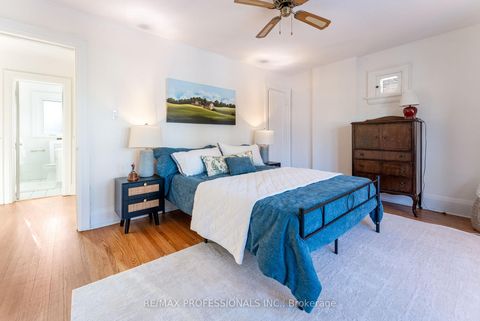 Photo 29 at 3 Lynngrove Avenue, Kingsway South, Toronto