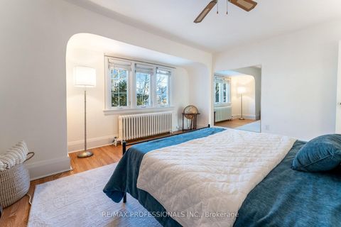 Photo 30 at 3 Lynngrove Avenue, Kingsway South, Toronto