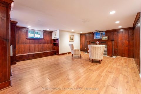 Photo 33 at 3 Lynngrove Avenue, Kingsway South, Toronto