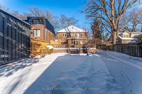 Photo 35 at 3 Lynngrove Avenue, Kingsway South, Toronto