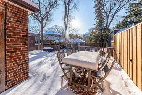 Photo 37 at 3 Lynngrove Avenue, Kingsway South, Toronto