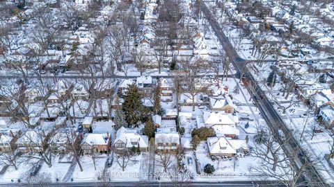 Photo 43 at 3 Lynngrove Avenue, Kingsway South, Toronto