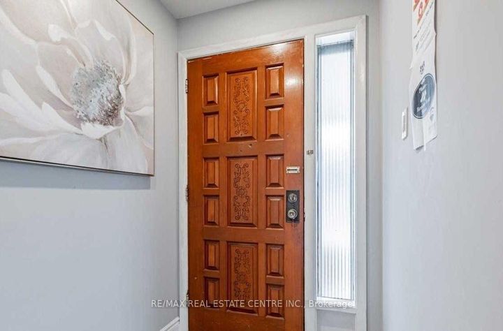 Photo 3 at 2 Milner Road, Brampton East, Brampton