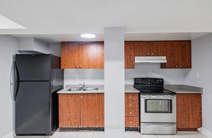 Photo 13 at 2 Milner Road, Brampton East, Brampton