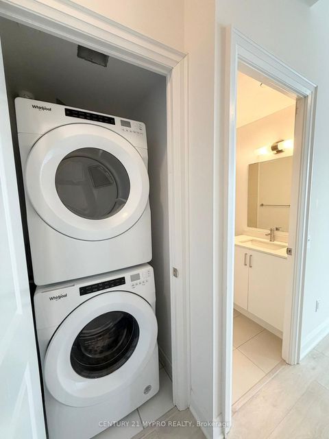 Photo 15 at 1605 - 10 Gatineau Drive, Beverley Glen, Vaughan