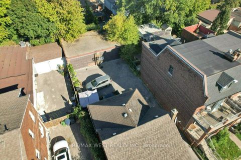 Photo 7 at 225 Oakwood Avenue, Oakwood Village, Toronto