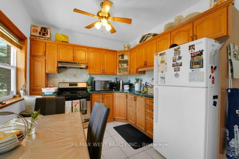 Photo 12 at 225 Oakwood Avenue, Oakwood Village, Toronto