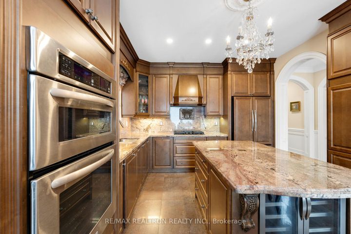 Photo 14 at 20 Shalom Aleichem Court, Patterson, Vaughan