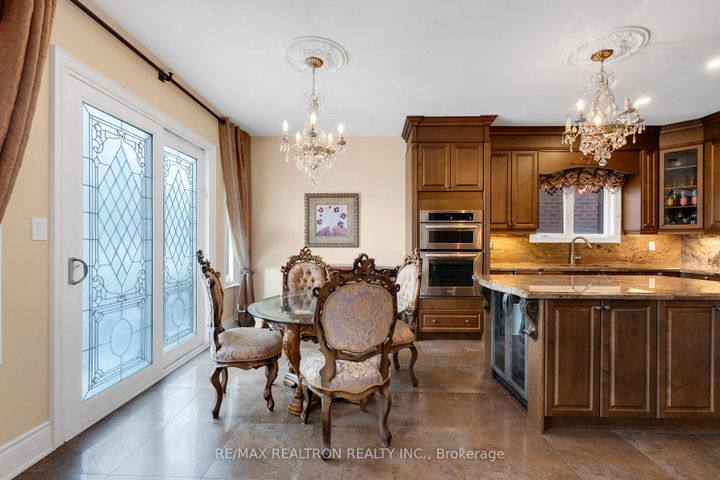 Photo 16 at 20 Shalom Aleichem Court, Patterson, Vaughan