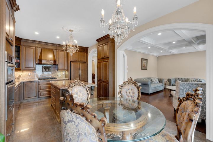 Photo 18 at 20 Shalom Aleichem Court, Patterson, Vaughan