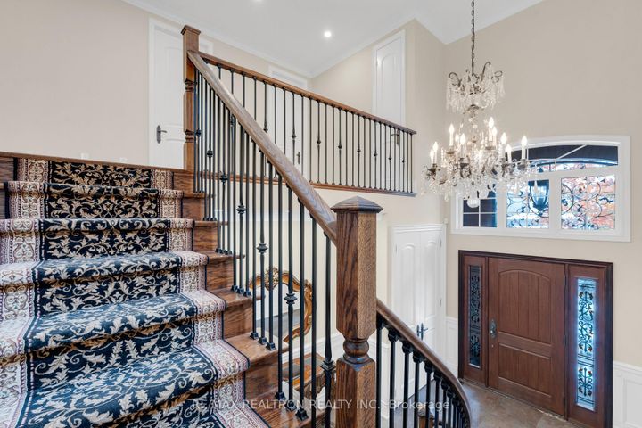 Photo 25 at 20 Shalom Aleichem Court, Patterson, Vaughan