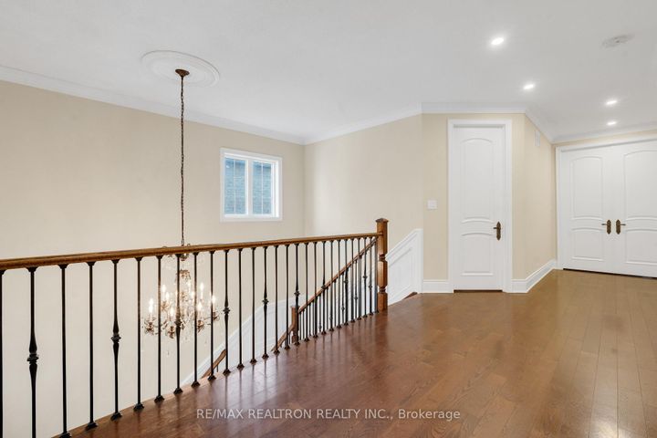 Photo 26 at 20 Shalom Aleichem Court, Patterson, Vaughan