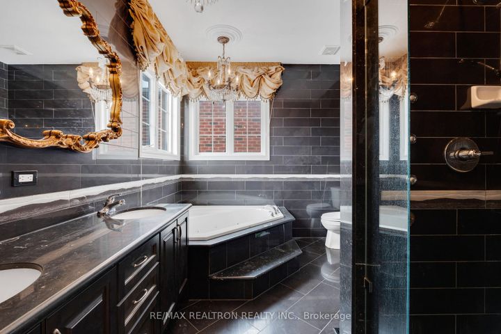 Photo 28 at 20 Shalom Aleichem Court, Patterson, Vaughan