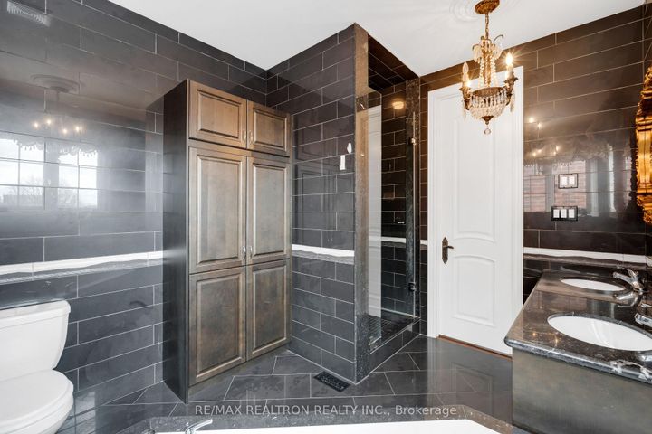 Photo 29 at 20 Shalom Aleichem Court, Patterson, Vaughan