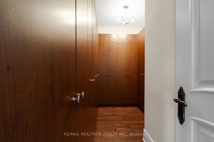 Photo 30 at 20 Shalom Aleichem Court, Patterson, Vaughan