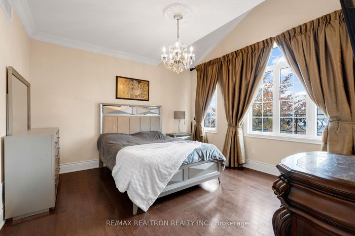 Photo 31 at 20 Shalom Aleichem Court, Patterson, Vaughan