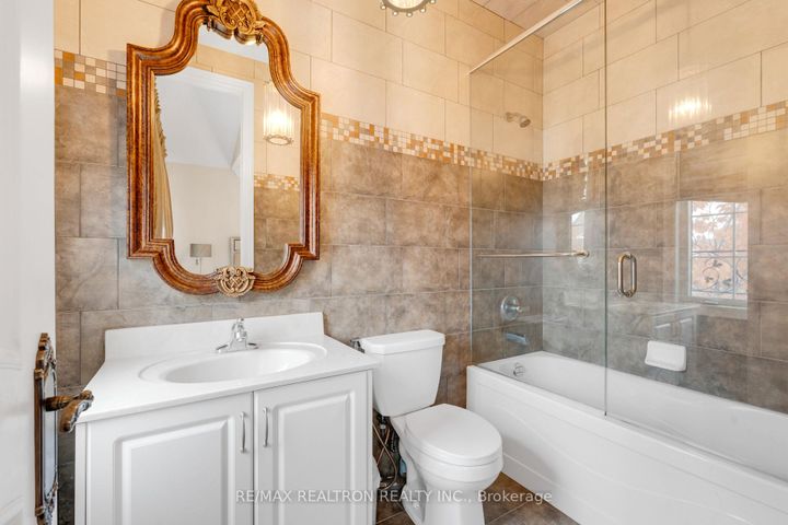 Photo 32 at 20 Shalom Aleichem Court, Patterson, Vaughan