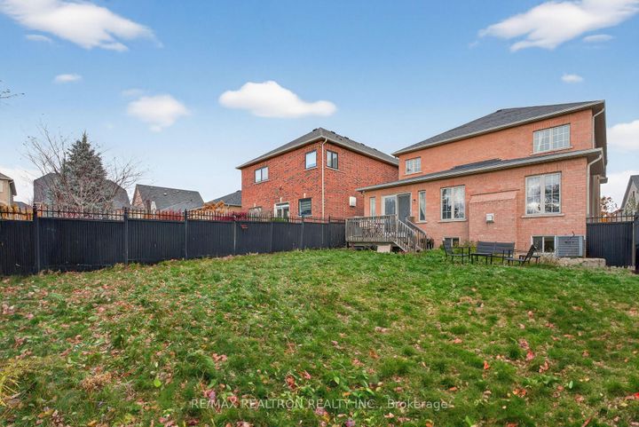 Photo 41 at 20 Shalom Aleichem Court, Patterson, Vaughan