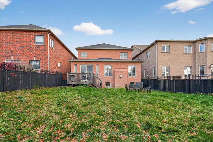 Photo 42 at 20 Shalom Aleichem Court, Patterson, Vaughan