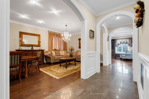 Photo 9 at 20 Shalom Aleichem Court, Patterson, Vaughan