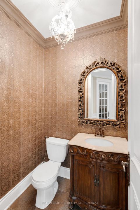 Photo 24 at 20 Shalom Aleichem Court, Patterson, Vaughan