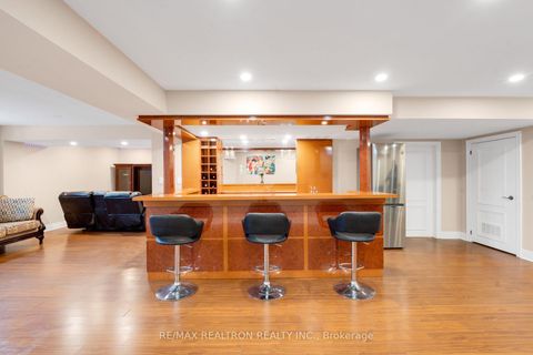 Photo 37 at 20 Shalom Aleichem Court, Patterson, Vaughan