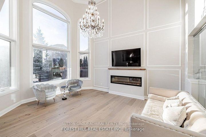 Photo 5 at 18 William Bowes Boulevard, Patterson, Vaughan