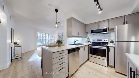 Photo 13 at 205 - 65 Scadding Avenue, Waterfront Communities C8, Toronto