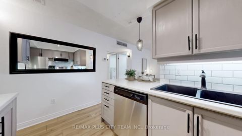 Photo 14 at 205 - 65 Scadding Avenue, Waterfront Communities C8, Toronto