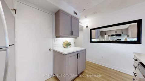 Photo 15 at 205 - 65 Scadding Avenue, Waterfront Communities C8, Toronto