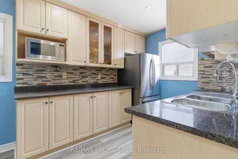 Photo 19 at 15 Beulah Street, Jamestown, Toronto