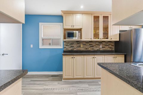 Photo 21 at 15 Beulah Street, Jamestown, Toronto