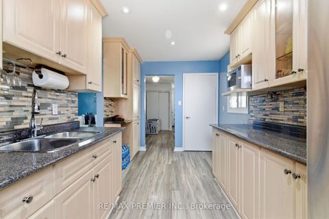 Photo 23 at 15 Beulah Street, Jamestown, Toronto