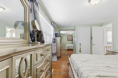 Photo 33 at 15 Beulah Street, Jamestown, Toronto