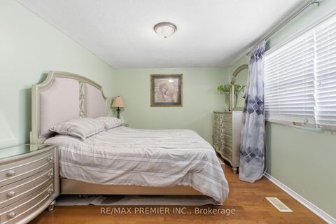 Photo 34 at 15 Beulah Street, Jamestown, Toronto