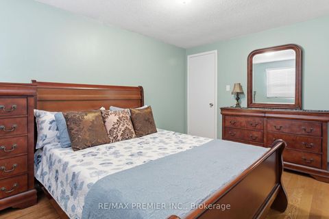 Photo 38 at 15 Beulah Street, Jamestown, Toronto