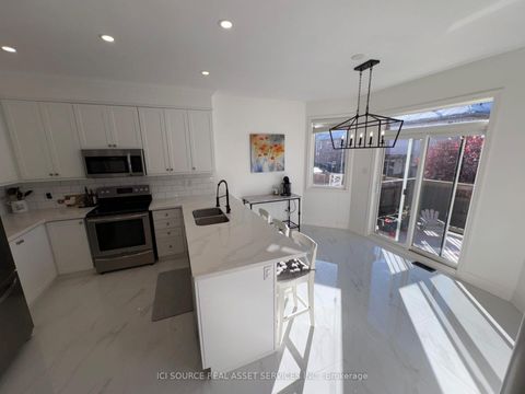 Photo 6 at 15 Grey Wing Avenue, Keswick South, Georgina