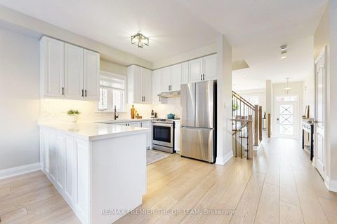 Photo 7 at 96 Saint Victor Drive, Vellore Village, Vaughan