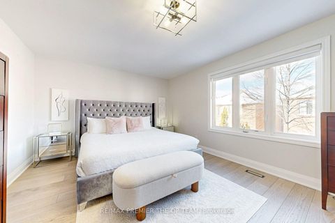 Photo 17 at 96 Saint Victor Drive, Vellore Village, Vaughan