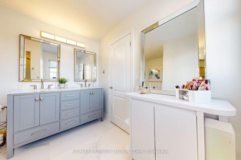 Photo 21 at 96 Saint Victor Drive, Vellore Village, Vaughan