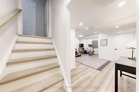 Photo 30 at 96 Saint Victor Drive, Vellore Village, Vaughan