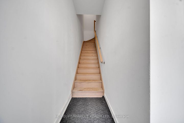 Photo 11 at 230 - 1062 Douglas McCurdy Common N, Lakeview, Mississauga