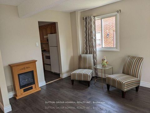 Photo 8 at 47 Riviera Drive, Glen Shields, Vaughan