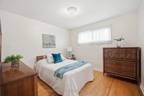 Photo 21 at 7 Pettit Drive, Richview, Toronto