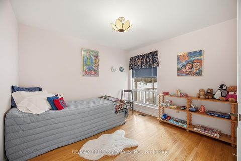 Photo 23 at 7 Pettit Drive, Richview, Toronto