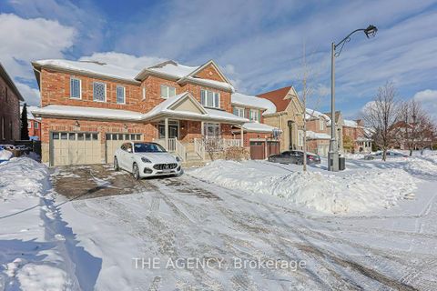 Photo 1 at 48 Tonner Crescent, Bayview Northeast, Aurora