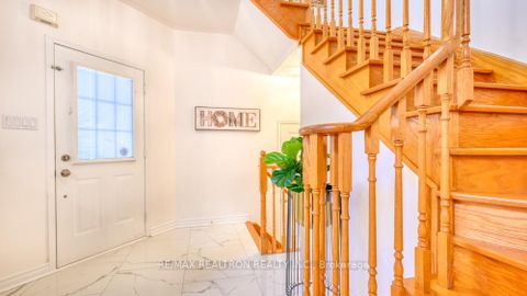 Photo 6 at 89 English Oak Drive, Oak Ridges Lake Wilcox, Richmond Hill