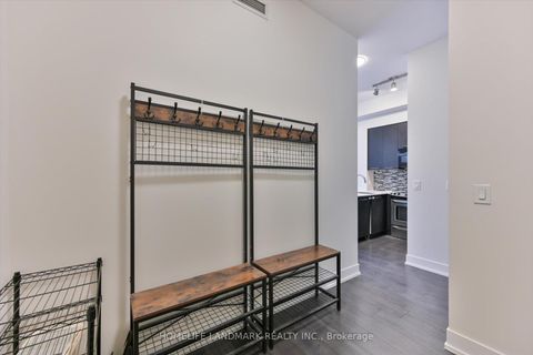 Photo 7 at Lph20 - 9471 Yonge Street, Observatory, Richmond Hill