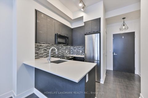 Photo 9 at Lph20 - 9471 Yonge Street, Observatory, Richmond Hill