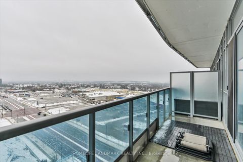 Photo 20 at Lph20 - 9471 Yonge Street, Observatory, Richmond Hill